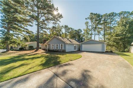 801 Greenwood Trail SE