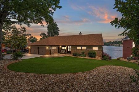 1127 Lakeshore Court