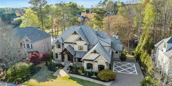 1125 Lake Shore Overlook