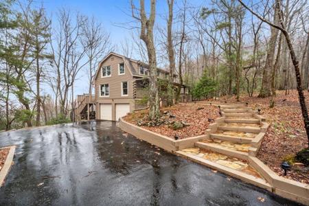 1062 Falcon Heights