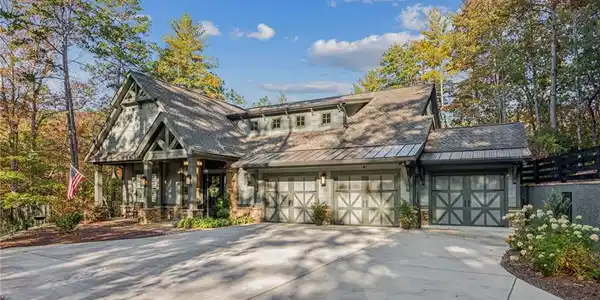 44 Whisper Place