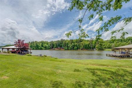 16 WATERS BRIDGE Circle