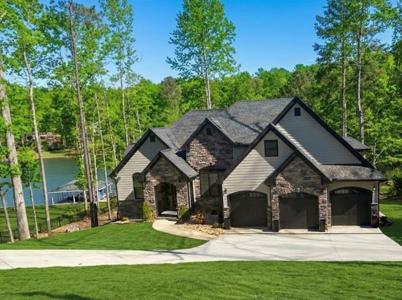 2021 Lakeview Parkway