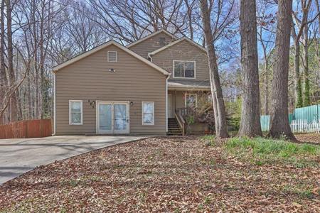 585 Lake Drive