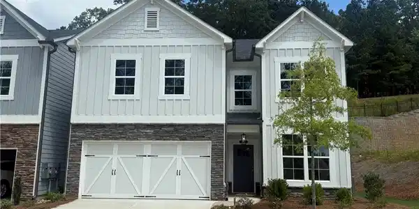 360 Lakeside Court