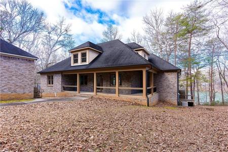 6372 Falcon Lane