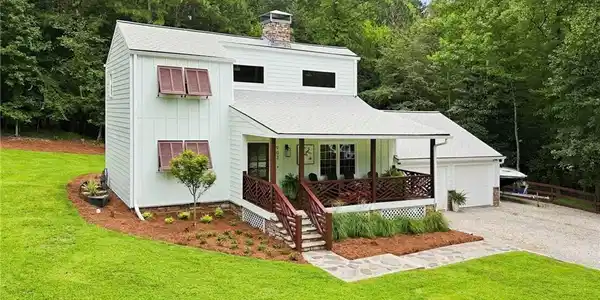 903 Pine Circle