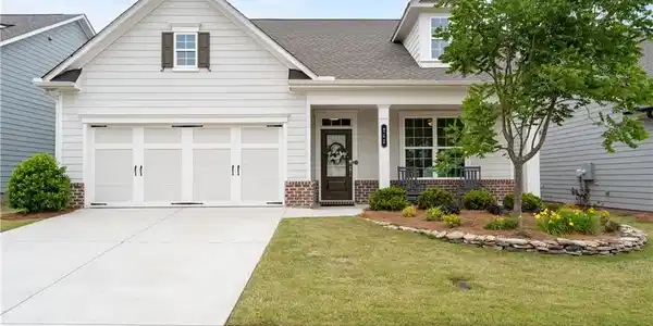 242 Hickory Bluffs Parkway