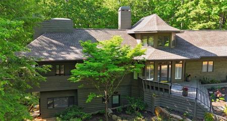 220 Wake Robin Drive