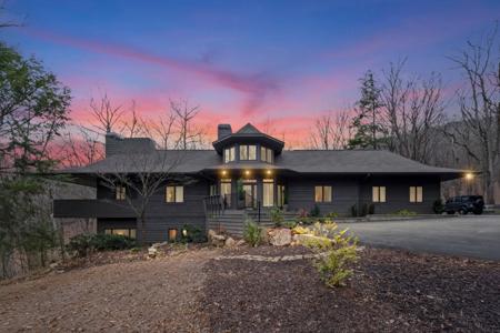 220 Wake Robin Drive