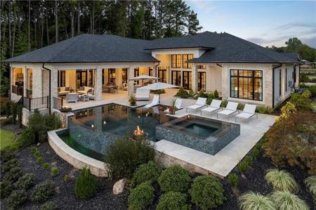 3085 Lake Park Drive