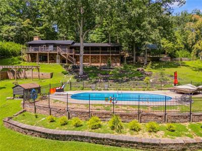 11 Collins Hollow Road