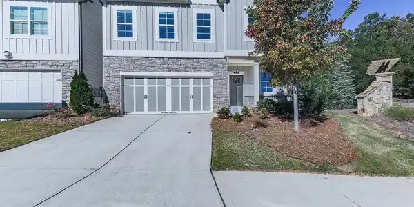 200 Lakeside Place