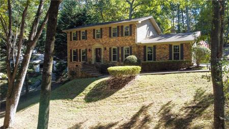 835 Lakeshore Drive NW