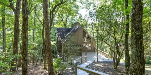 826 Woodland Trace