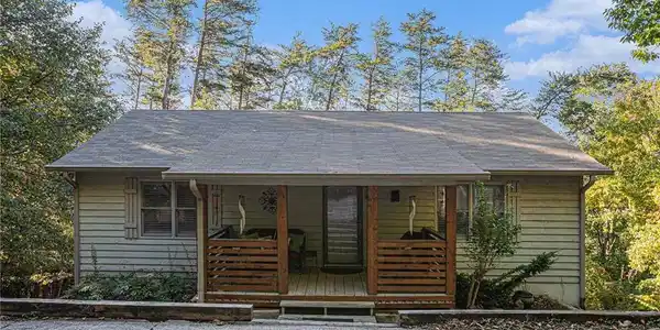 215 Oak Ridge Trail