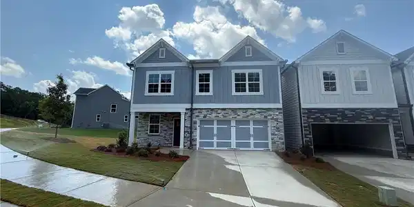 352 Lakeside Court