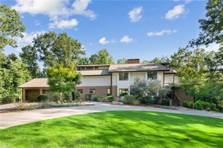 565 Honeysuckle Road