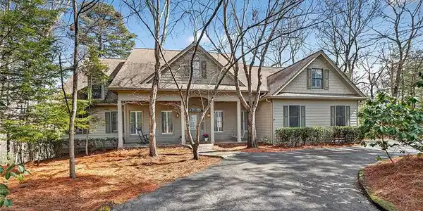 1027 Hunters Trace