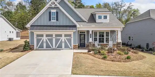 221 Hickory Bluffs Parkway