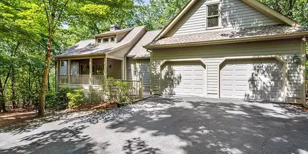 158 Canacaught Place