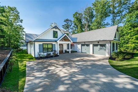 117 Stephanie Lane North NE