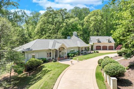 2436 Hawthorne Lane