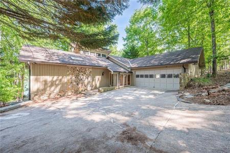 137 Broadwater Court