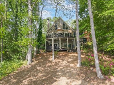 606 Woodland Circle