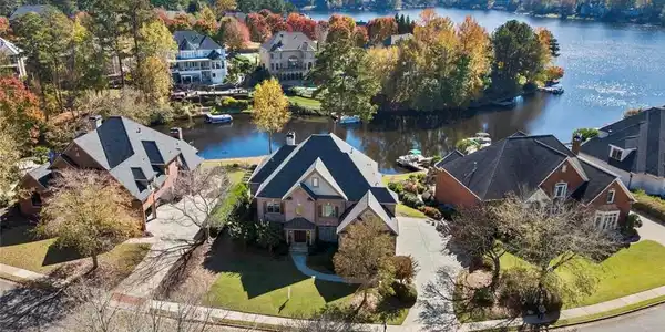 2140 Lake Shore Landing