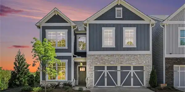 290 Lakeside Place