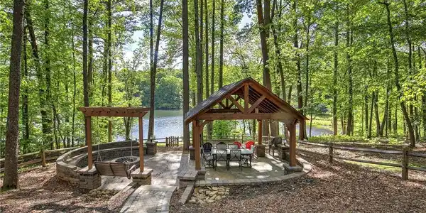 181 Fox Den Circle