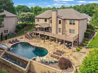 523 Waterside Court