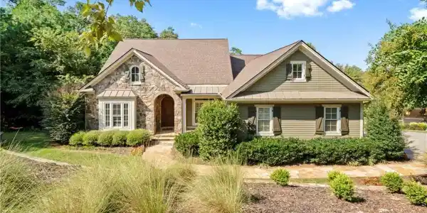 11 York Trace