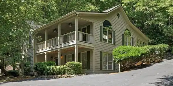 1121 Woodland Trace