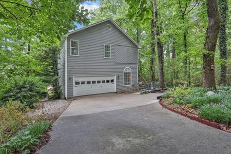 8788 Lake Drive
