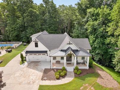 6052 Oak Hill Drive