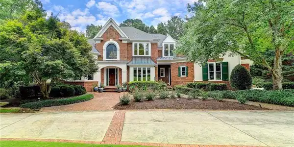 1060 Bay Pointe Crossing