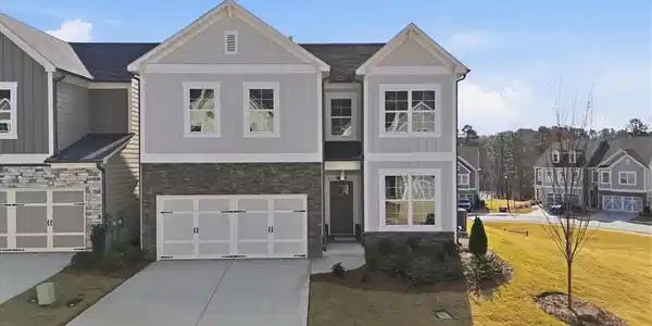304 Lakeside Court