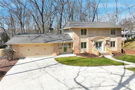 3504 Edgewood Circle