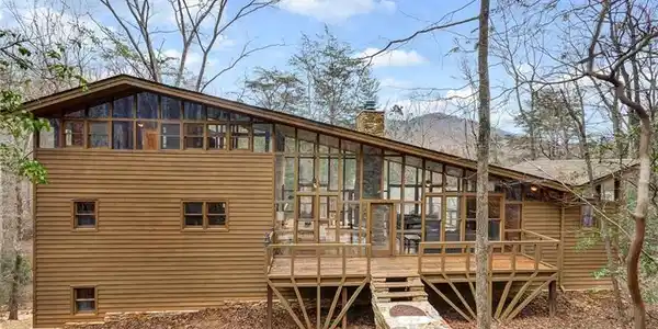 2073 Tamarack Drive
