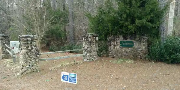 1860 Northwoods Drive