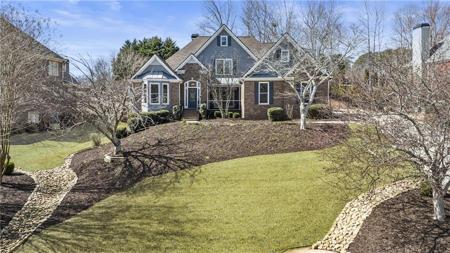 3825 Bishops Walk