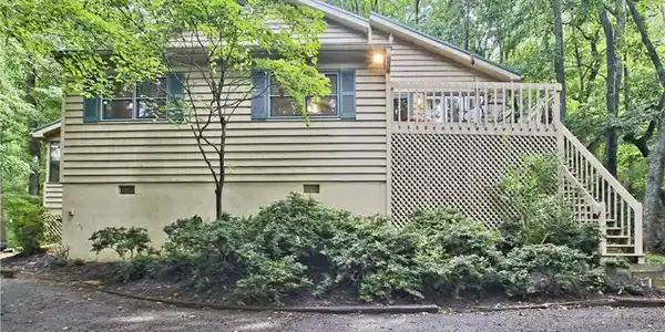 560 South View Court