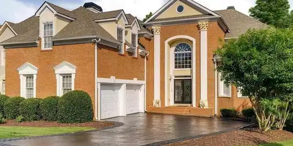 1095 Greatwood Manor