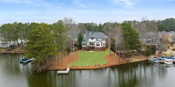 1085 Lake Windward Overlook