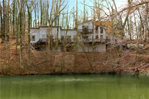 377 Lakeshore Drive