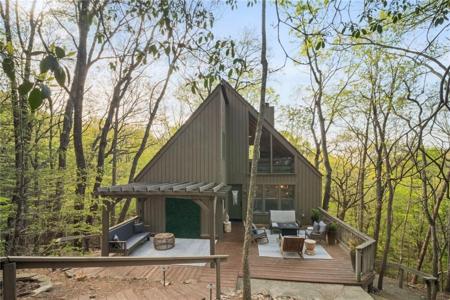 826 Woodland Trace