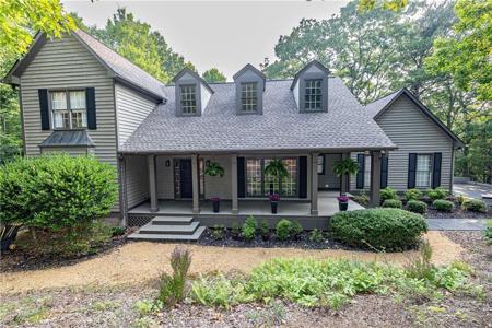 132 Woodstream Point