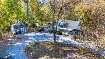 105 Circle Dr